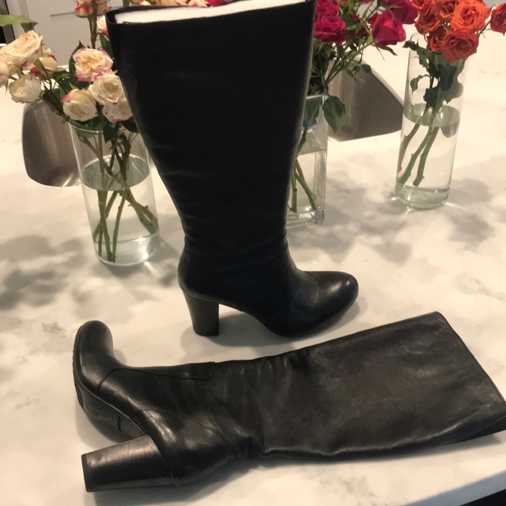 Born 8.5 black knee high boots